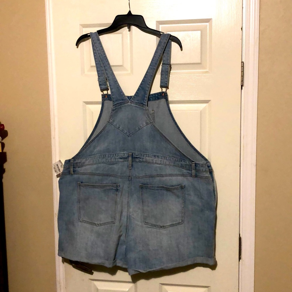 Old Navy distressed denim short overalls size XXL.